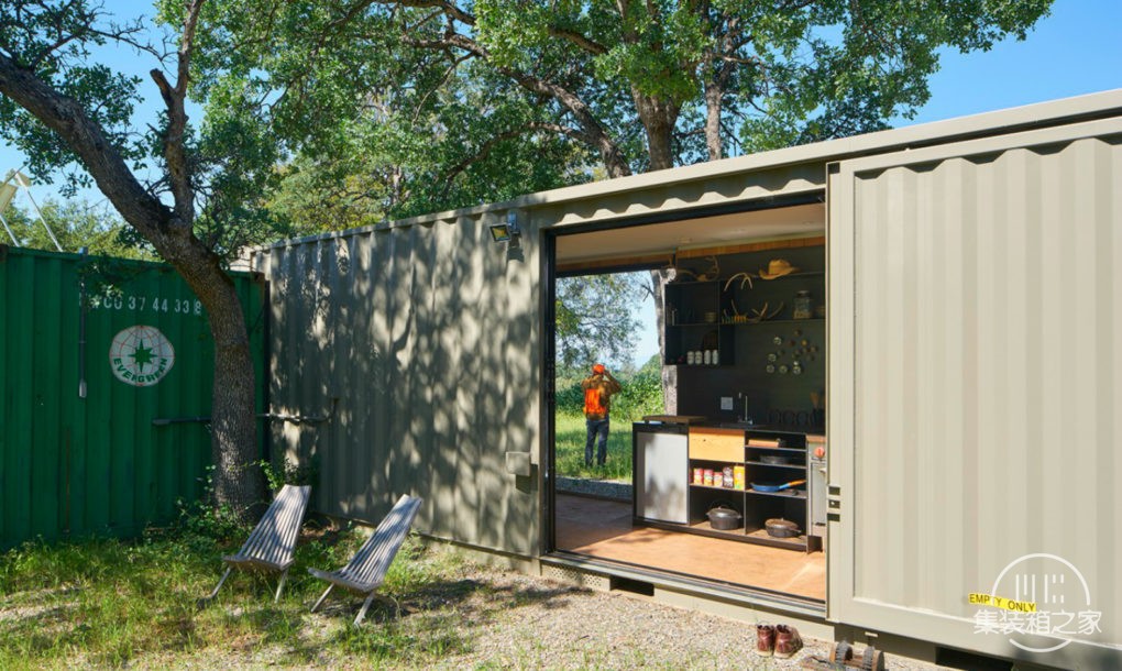 off-grid-shipping-container-cabin-08.jpg