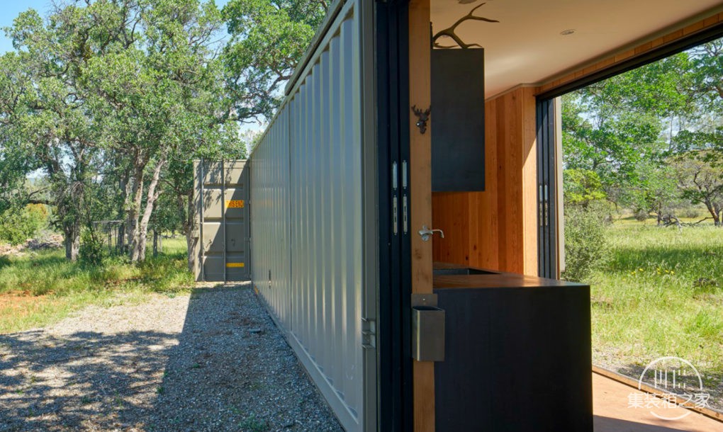 off-grid-shipping-container-cabin-09.jpg